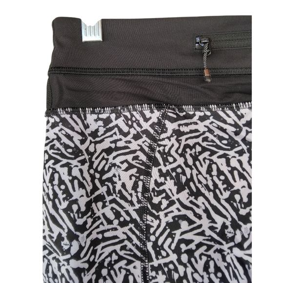 Lululemon Inspire Crop II All Full-On Luxtreme Black White Animal Print Size 6 - Picture 9 of 12